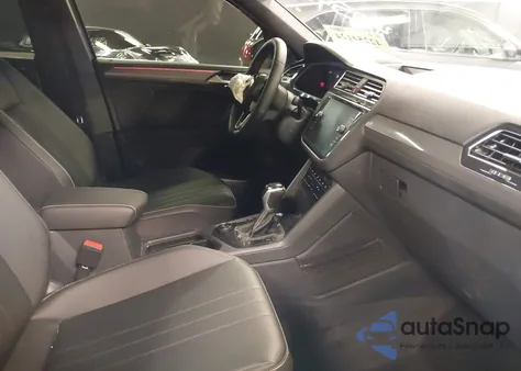 2022 Volkswagen Tiguan 2.0T Se R-Line Black z USA, uszkodzony, nr VIN 3VV8B7AX1NM111194